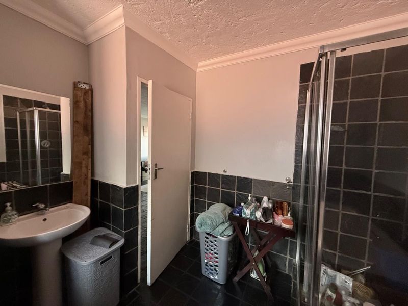 Ideal 1-Bedroom: Perfect for New Buyers or Investors! - Photo 10