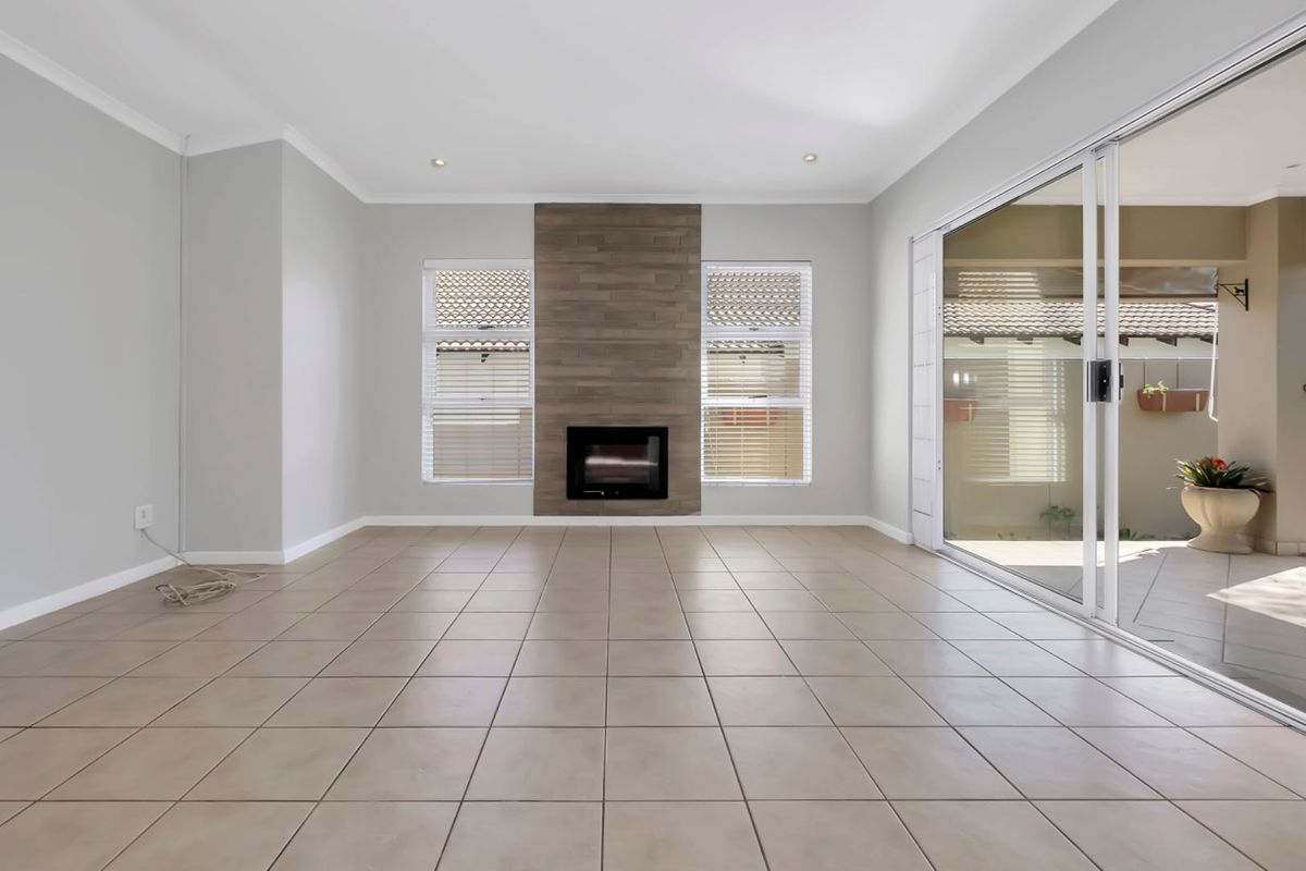 3 BEDROOM HOUSE FOR RENT IN CEDAR LAKES - Photo 4