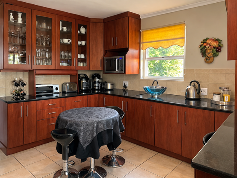 Panoramic Views in Prestigious Hillsboro - Photo 2