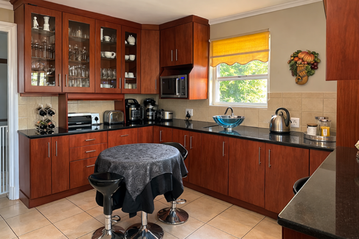 Panoramic Views in Prestigious Hillsboro - Photo 2