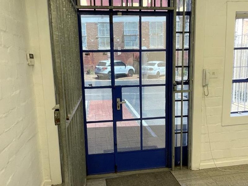 200m2 TO LET HIGHLY VISIBLE, DRIVE-IN ACCESS : RETAIL / OFFICE / WAREHOUSE / - Photo 7