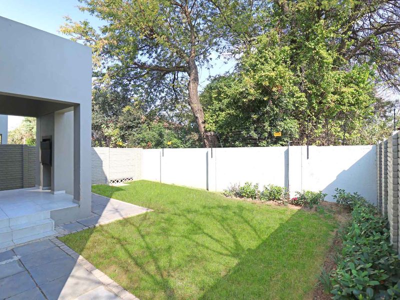 Stylish and Private 3-Bedroom Home in Springwood Estate - Photo 7