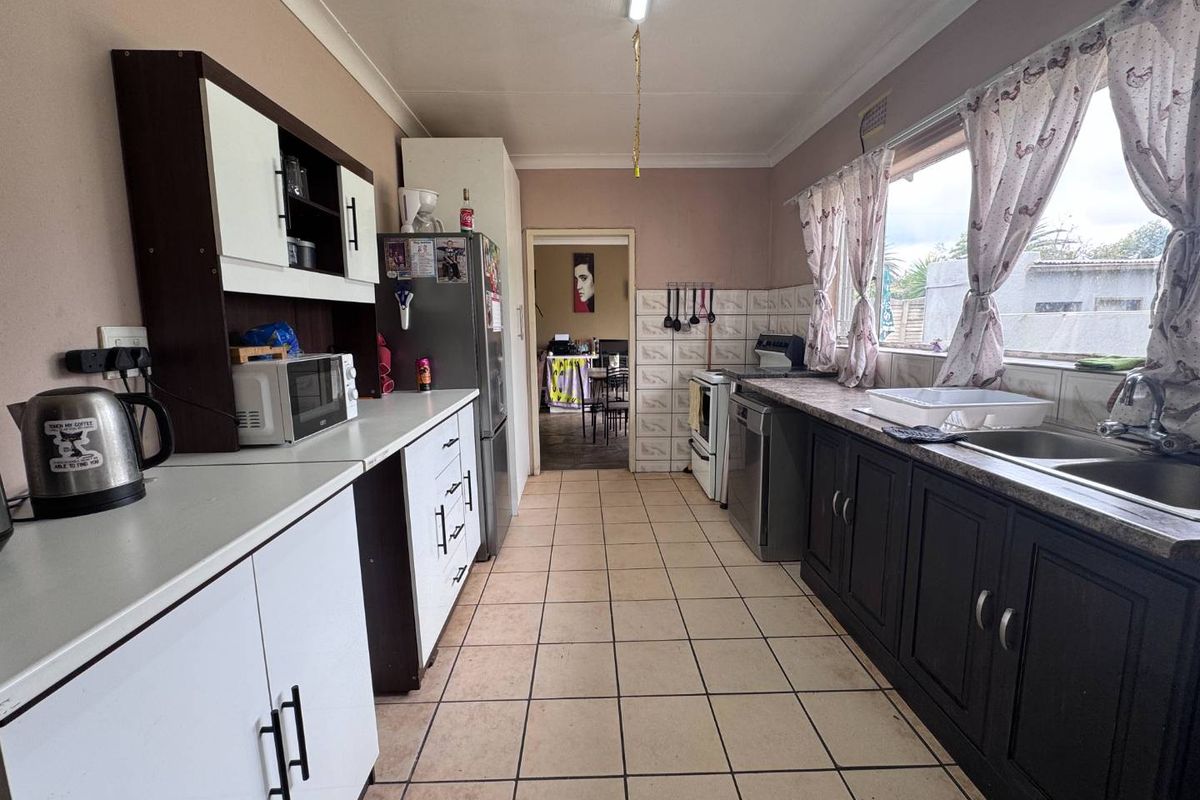 Unlock the Potential of this Spacious Family Home with Pool on a Large Stand - Photo 3