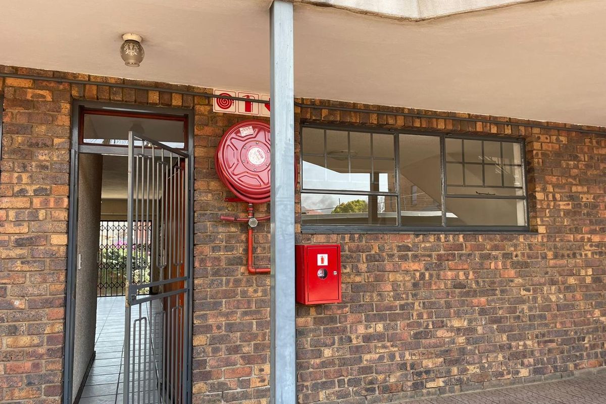 Modern ground floor pet friendly unit - Photo 2