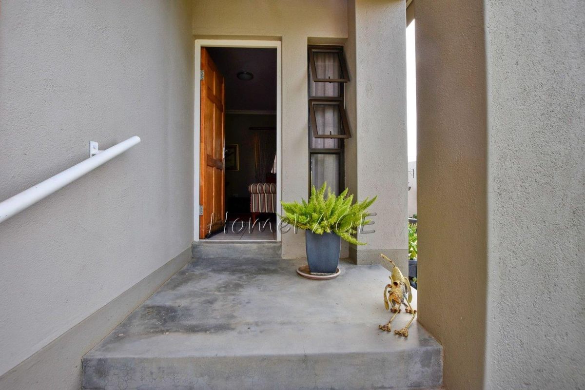 Otjiwarongo, Ext 5, BEAUTIFUL Townhouse is for Sale - Photo 5