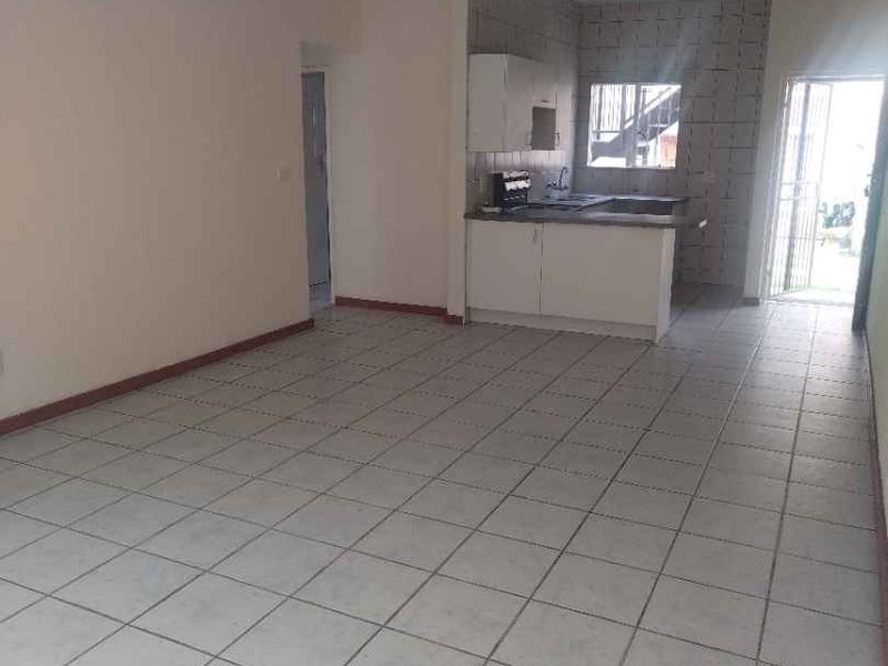 2 Bed , 1 bath ground floor unit for sale - Photo 2