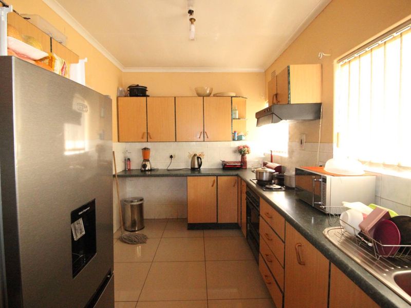 Beautiful home in good area - Photo 6