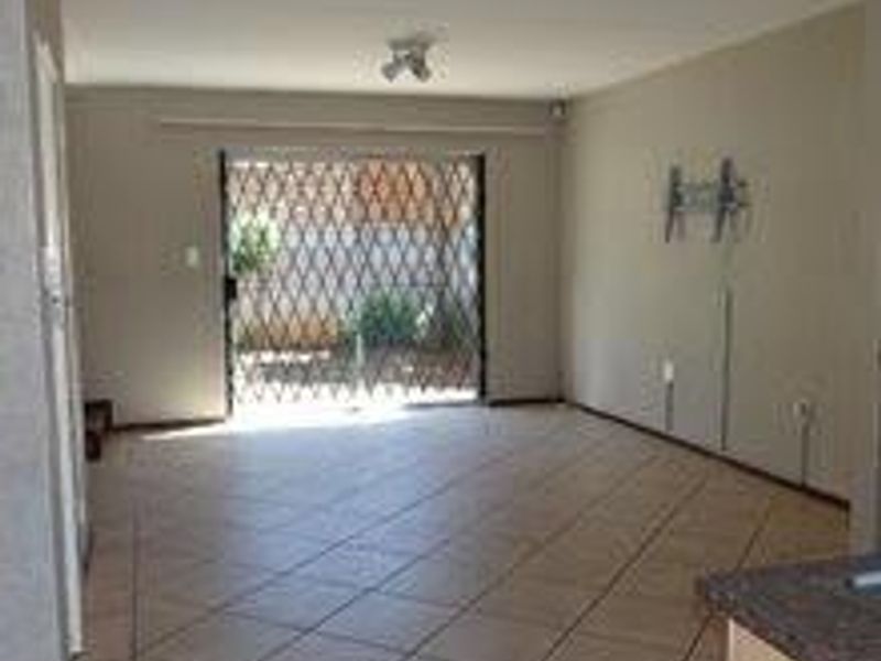 Comfortable 2 Bed Garden Duplex Garden apartment in a Secure and Peaceful Setting - Photo 5