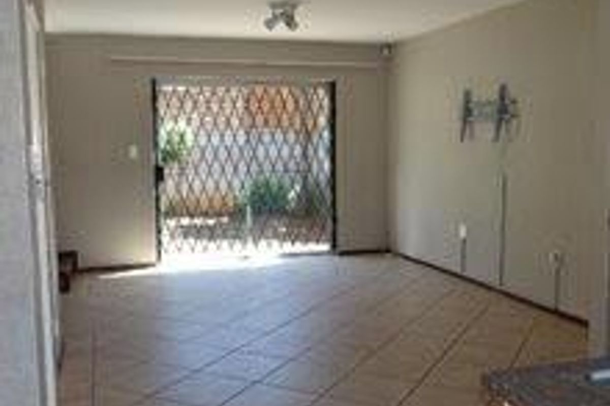 Comfortable 2 Bed Garden Duplex Garden apartment in a Secure and Peaceful Setting - Photo 5