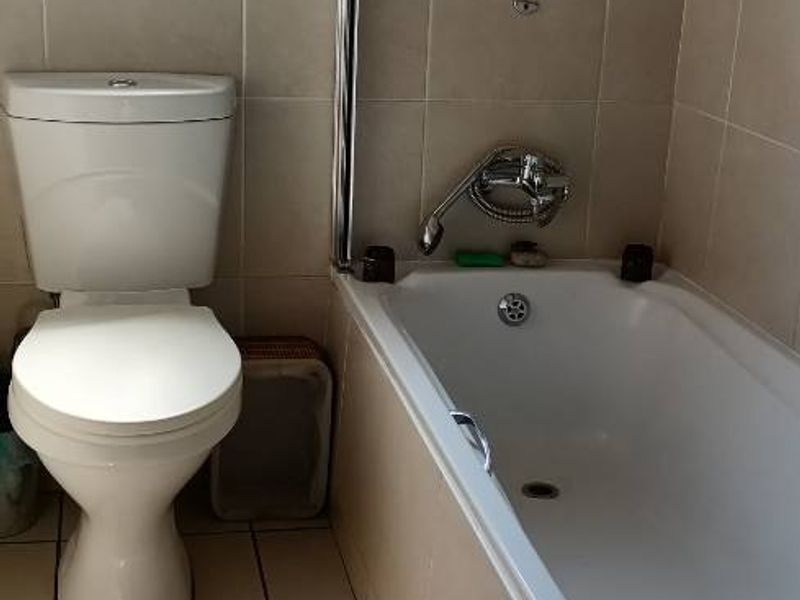 3 Bedrooms house to rent in Kwa-Thema ext 2 - Photo 9