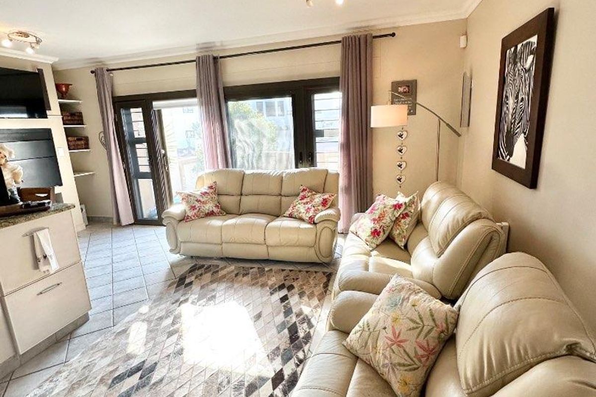 3 Bedrooms Townhouse For Sale in Dolphin Beach - Photo 4