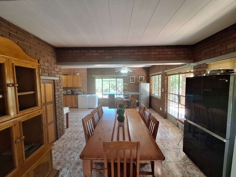 Spacious 4-bed Oasis with Stunning Mountain Views - Photo 5