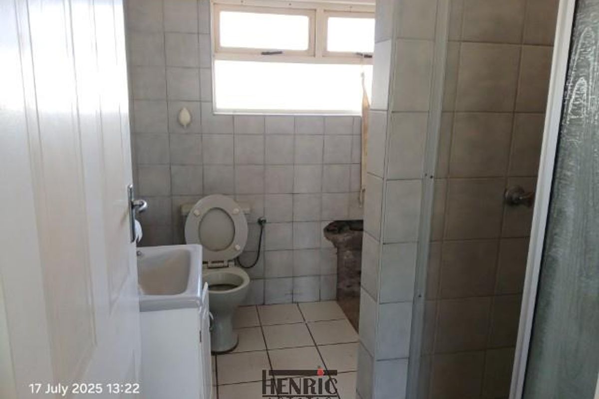 Renovator's dream in Hermes, Walvis Bay, for Sale - Photo 4