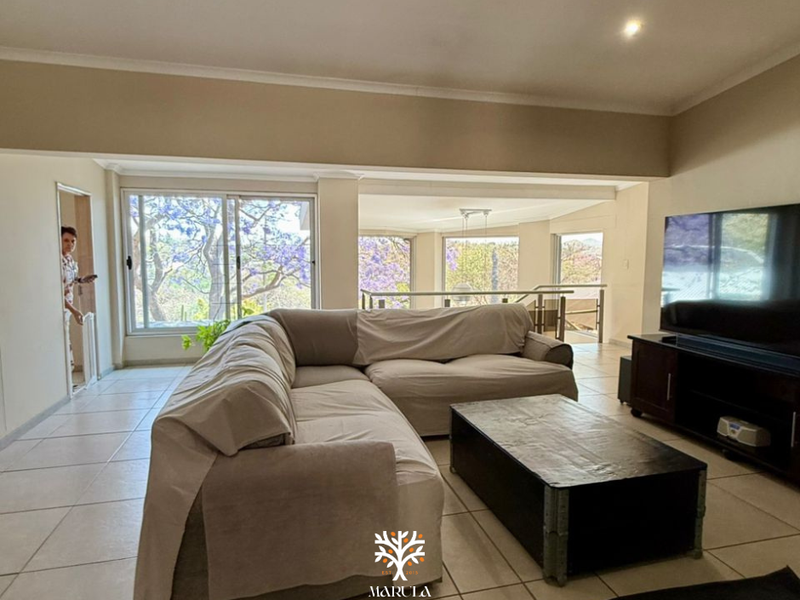 FAMILY HOME FOR SALE IN LUXURY HILL - Photo 4