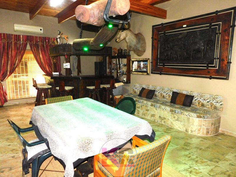 Large Family Home In A Great Location - Photo 5