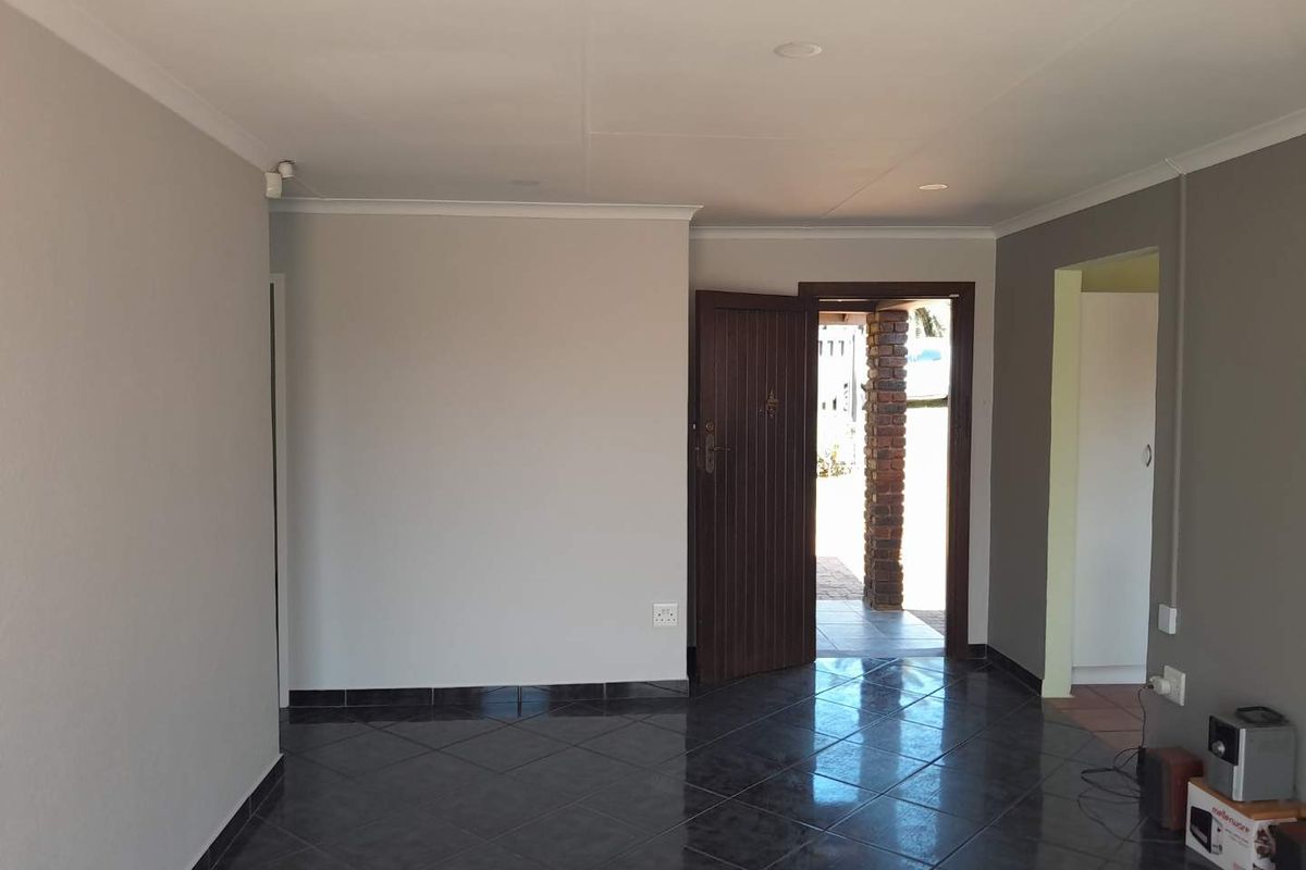 Comfortable facebrick Home in Elandspark - Photo 3