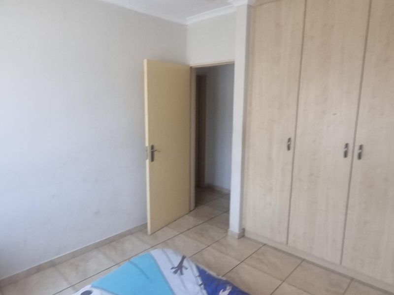 3 Bedroom, 2 Bathroom Apartment To Let - Photo 5