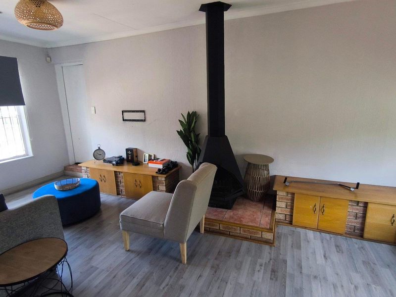 Energy-Efficient Living: Solar-Powered Comfort & Charm! - Photo 9