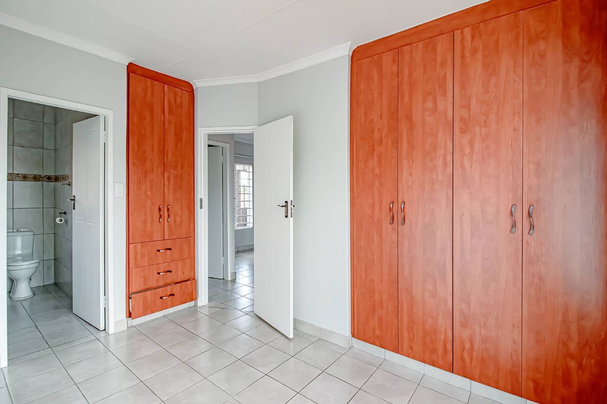 2 Bedroom 2 Bathroom Apartment - Photo 5