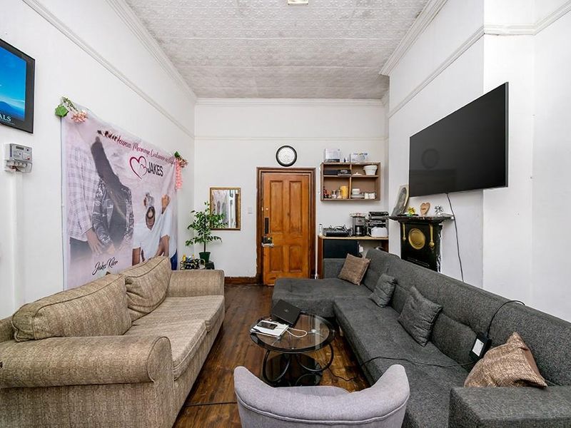 Investment Opportunity: Spacious 7 Bedroom House in Vasco Estate, Goodwood - Photo 3