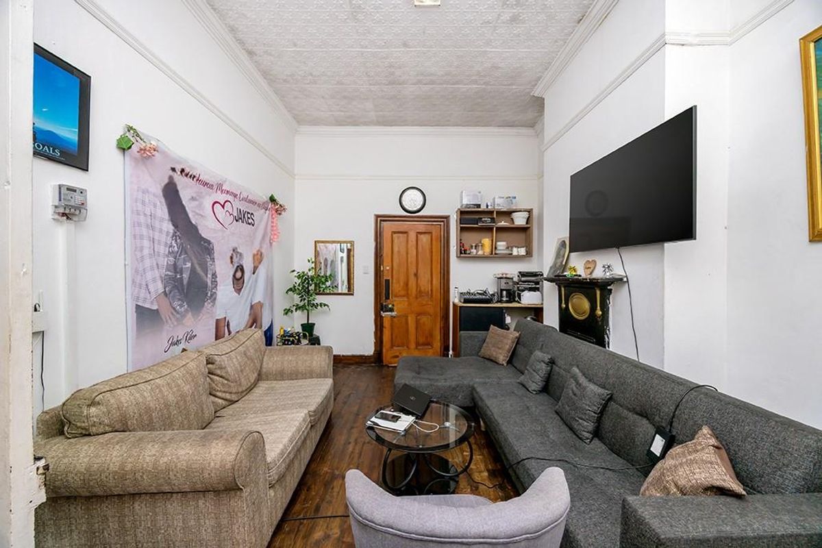 Investment Opportunity: Spacious 7 Bedroom House in Vasco Estate, Goodwood - Photo 3