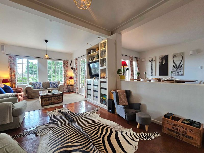 Ultimate Privacy & Luxury: Executive Rental Available Soon - Photo 5