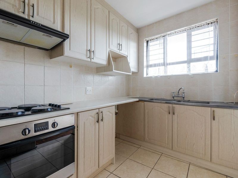 Spacious secure apartment - Photo 7