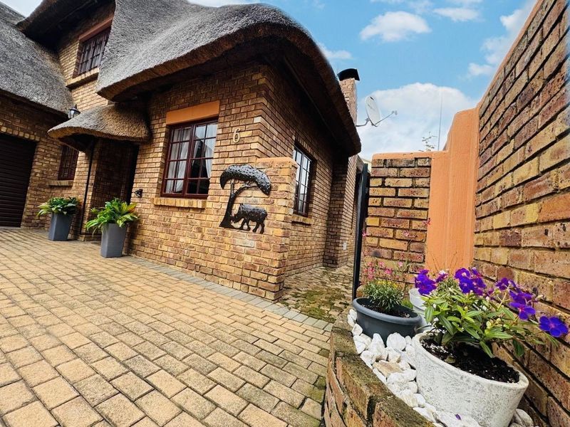 EXQUISITE CLUSTER FOR SALE IN SOUGHT AFTER COMPLEX IN RYNFIELD - Photo 5