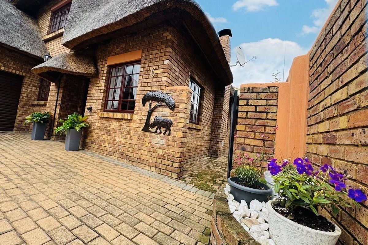 EXQUISITE CLUSTER FOR SALE IN SOUGHT AFTER COMPLEX IN RYNFIELD - Photo 5