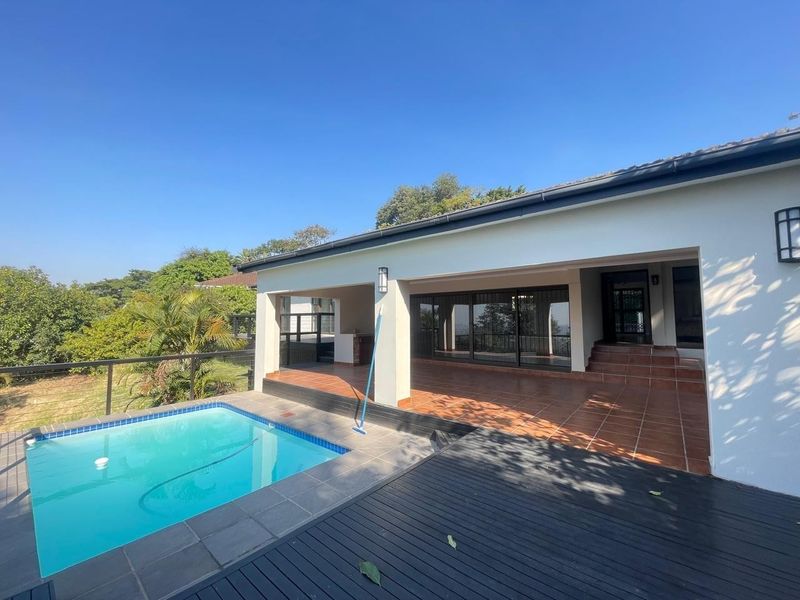Family Home with Exceptional Entertainment Area - Photo 2