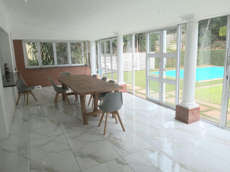 Luxurious 4 bedroom home with flatlet with sea views - Photo 10