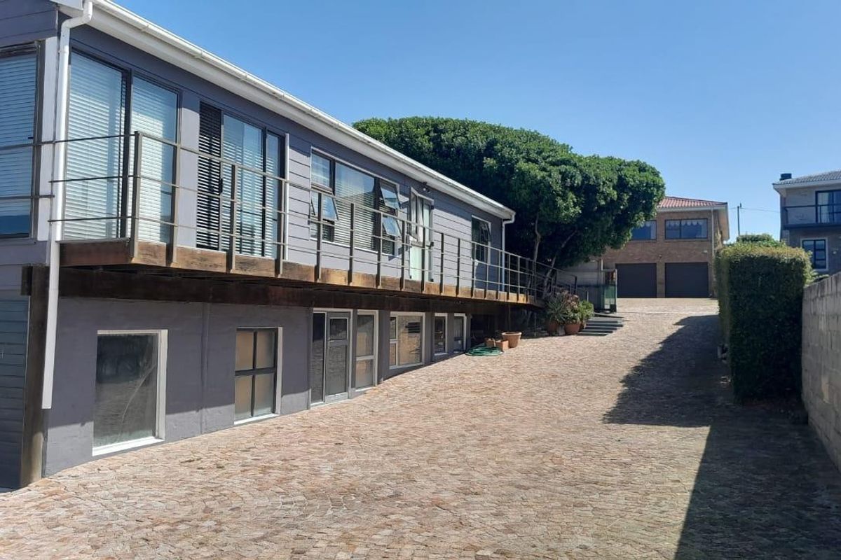 Spacious 3-bedroom house - Photo 3