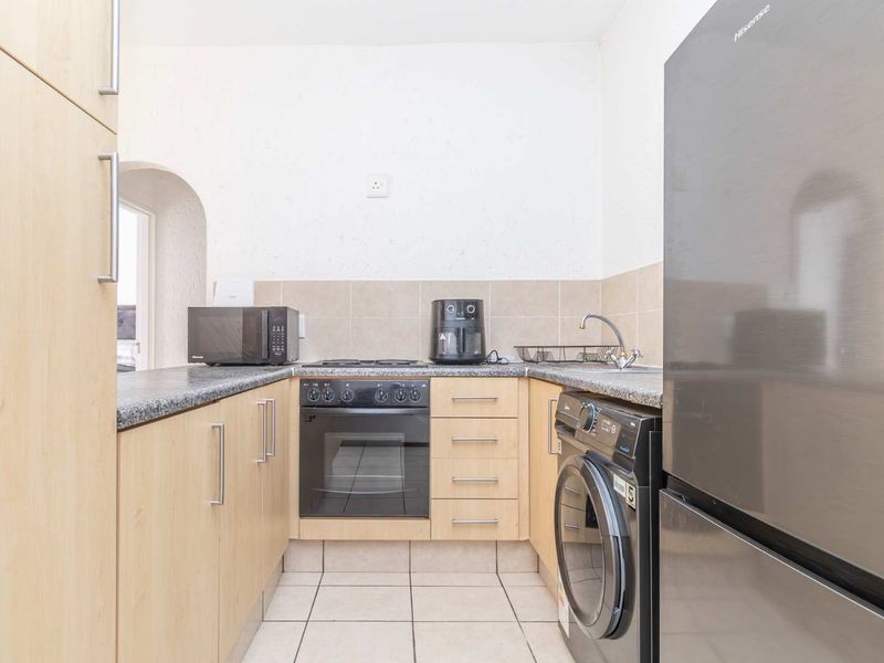 Your New Bright & Secure - 1 Bed Apartment Awaits - Photo 6