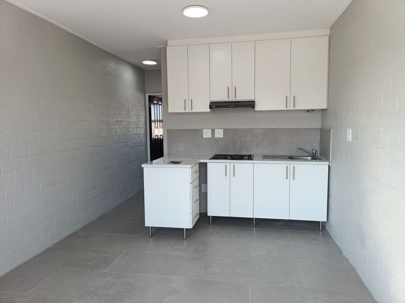 Modern North-Facing 1-Bedroom Apartment with Secure Parking - Photo 5