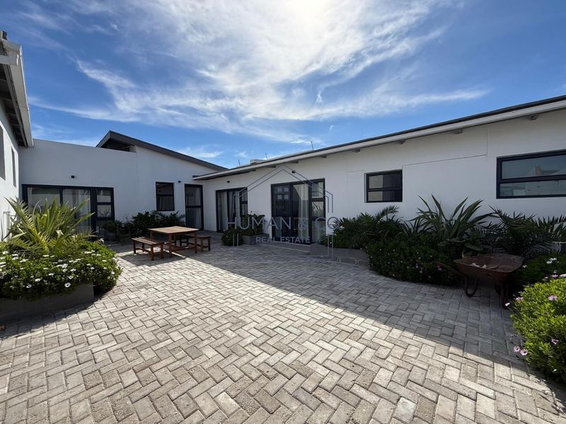 Guesthouse for Sale – Purpose-Built for Corporate Accommodation in Walvis Bay - Photo 3