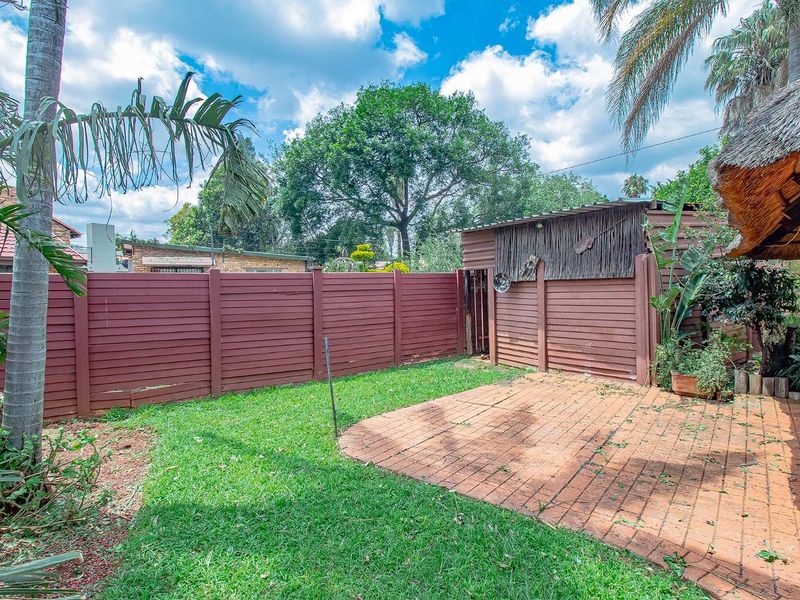 Large Family Home with Exceptional Amenities in Doornpoort - Photo 5