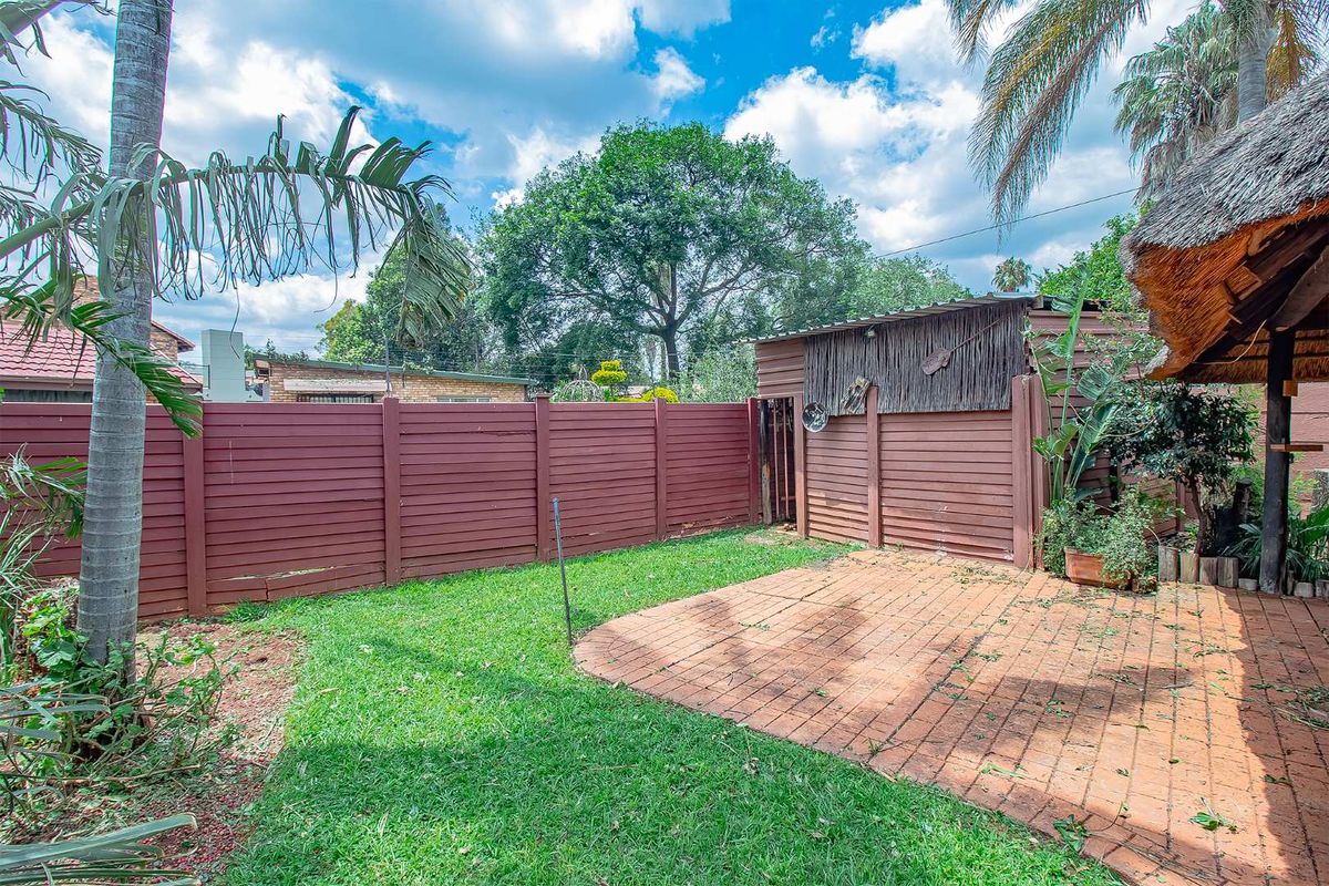 Large Family Home with Exceptional Amenities in Doornpoort - Photo 5