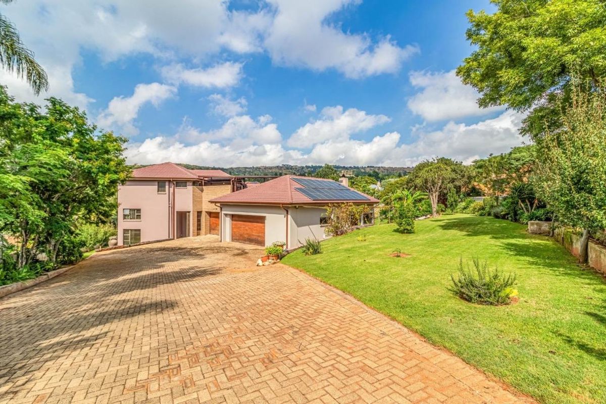 4 Bedroom House For Sale in Rangeview - Krugersdorp. - Photo 2