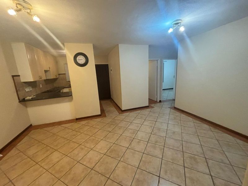 2 Bedroom ground unit in Mooikloof Ridge - Photo 5