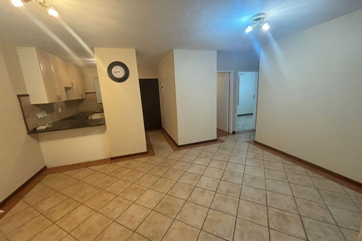 2 Bedroom ground unit in Mooikloof Ridge - Photo 5