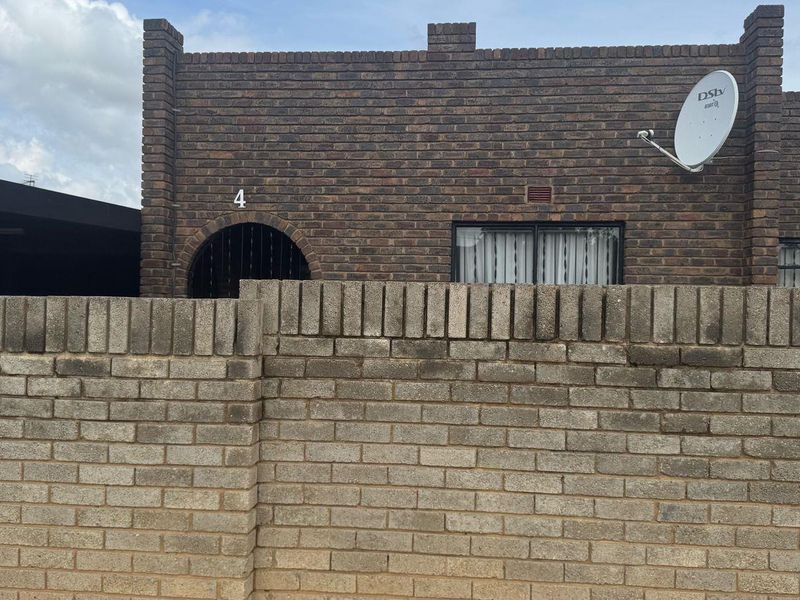 House with a flat for sale in Homevale - Photo 3