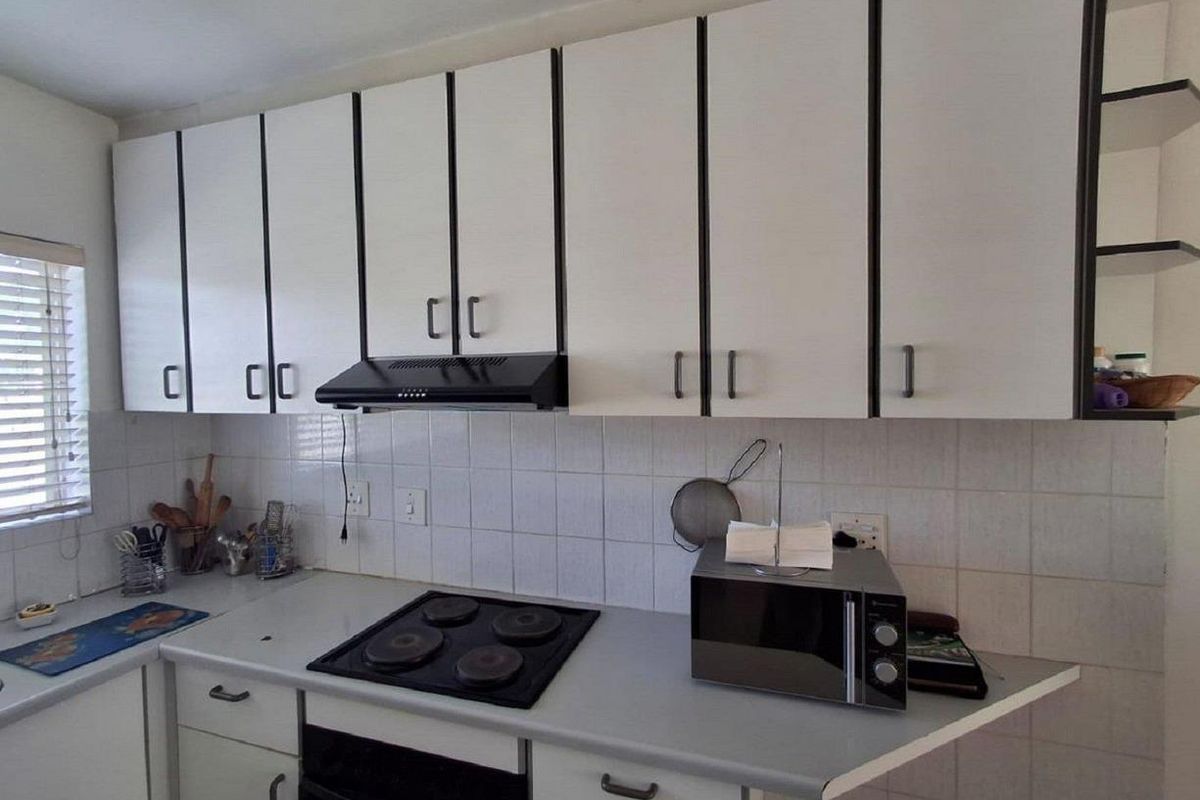 Secure 2-bedroom apartment in Halfway Gardens with garden - Photo 3