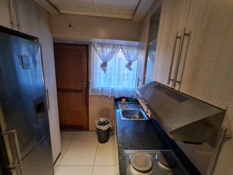 4 Bedroom House Not To Miss - Photo 5