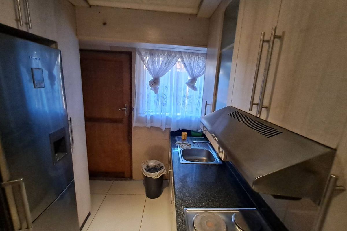 4 Bedroom House Not To Miss - Photo 5