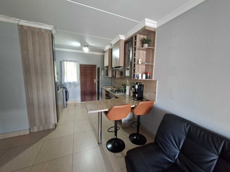 2 Bedroom Apartment To Let - Photo 2