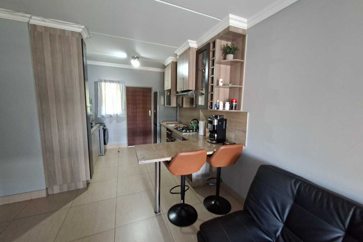 2 Bedroom Apartment To Let - Photo 2