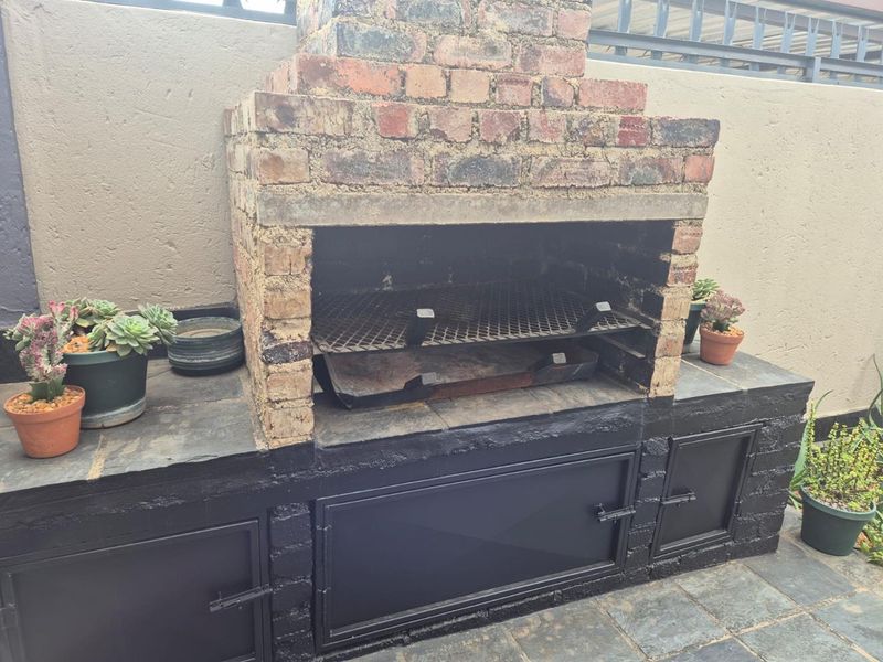 Clayville - R 1 180 000 Lovely Family Home - Photo 5