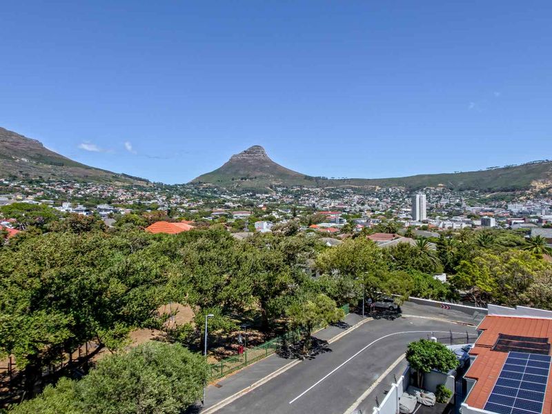 Stunning 2 Bed 2 Bath Apartment with Table Mountain Views - Photo 5