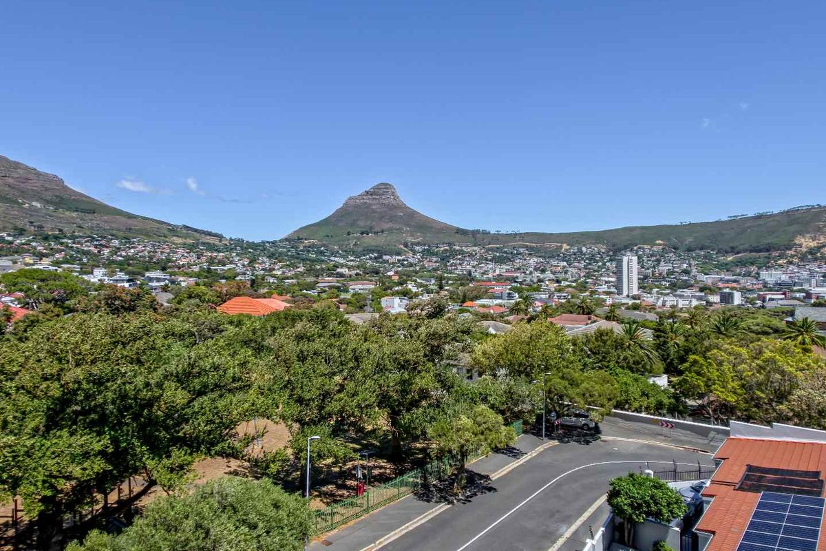 Stunning 2 Bed 2 Bath Apartment with Table Mountain Views - Photo 5