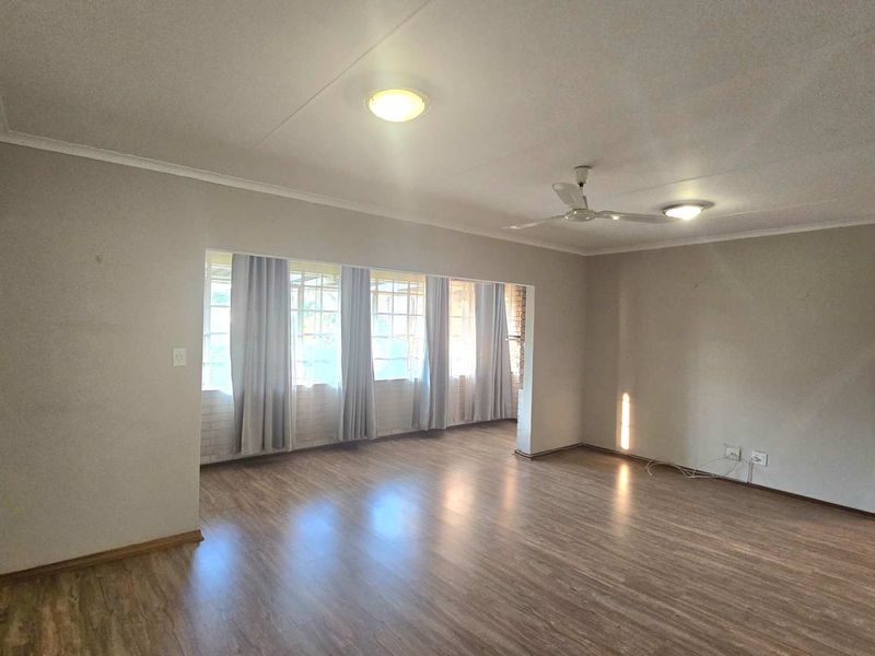 Beautiful 2 Bedroom Retirement home to Rent in Renaissance Montana park - Photo 4